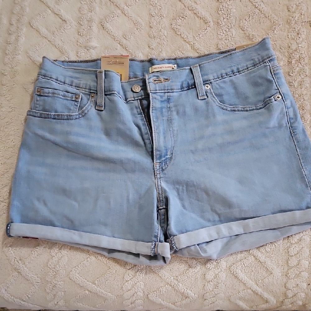 Levi's Mid Length‎ Mid Rise Shorts BNWT Light Blue Denim Women's Shorts Size 32